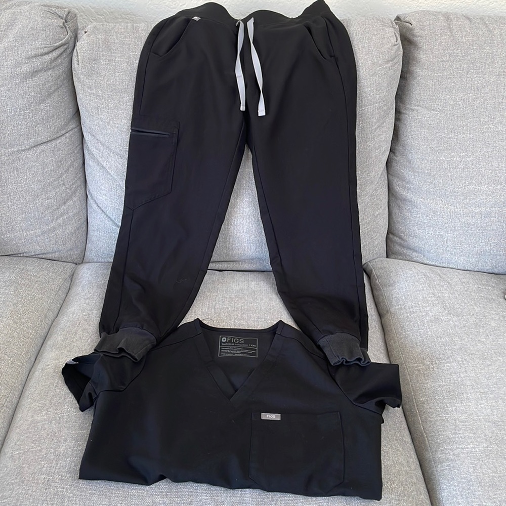 Sold as a set: Figs Core Collection Black